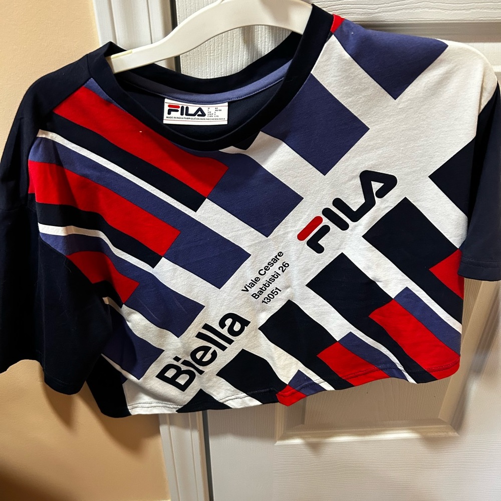 Cropped Fila shirt